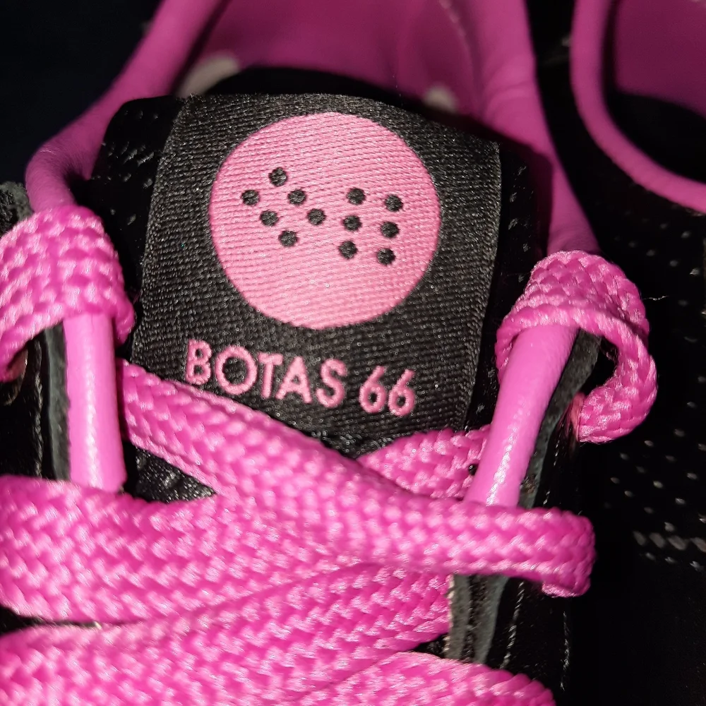 Botas 66 Black/Neon Pink Leather Athletic Sneaker SZ 5